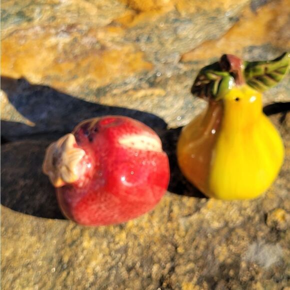 Vintage Fruit Salt and Pepper Shaker - Picture 2 of 12